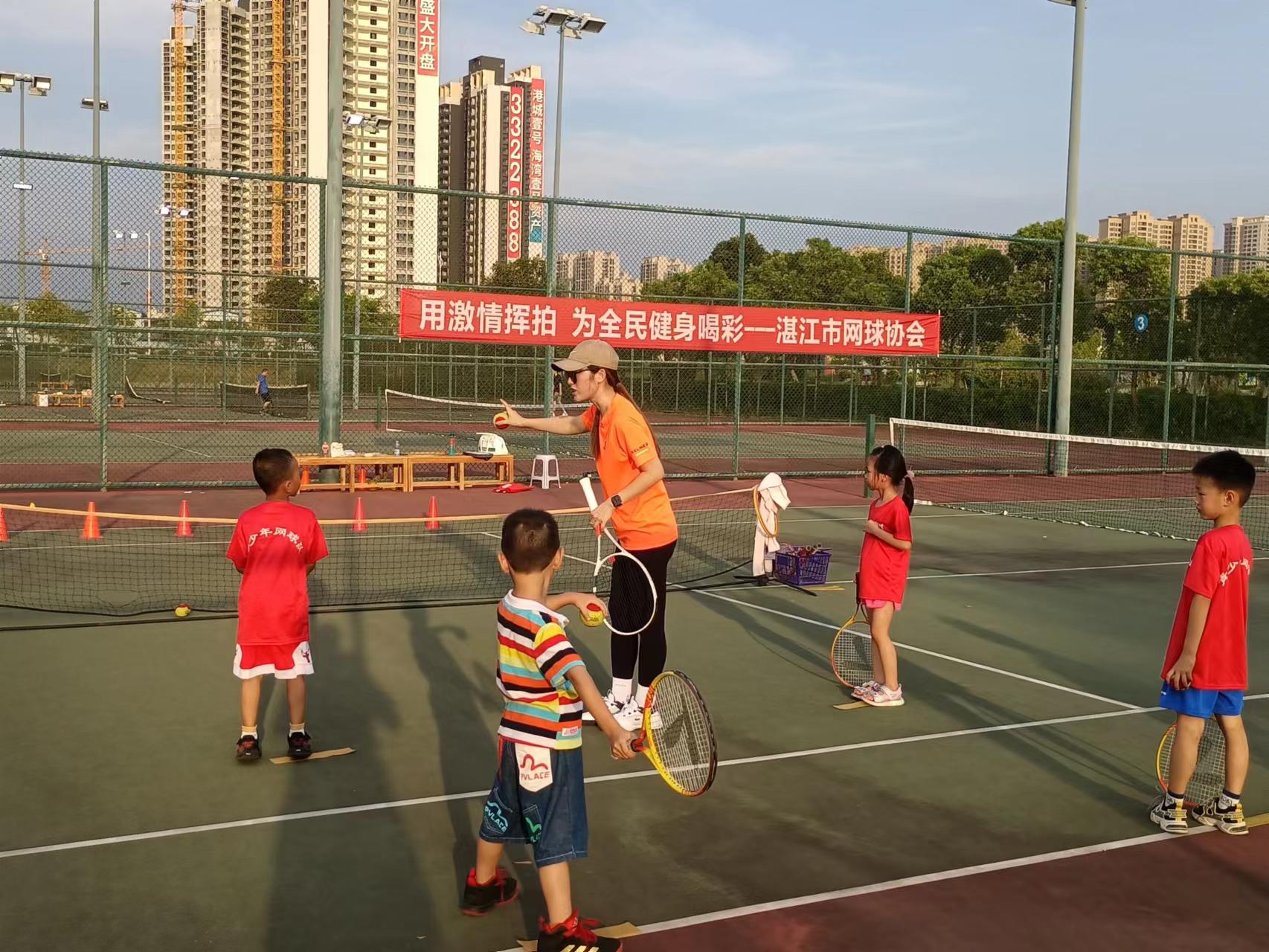湛江市网球协会2022年青少年网球公益培训